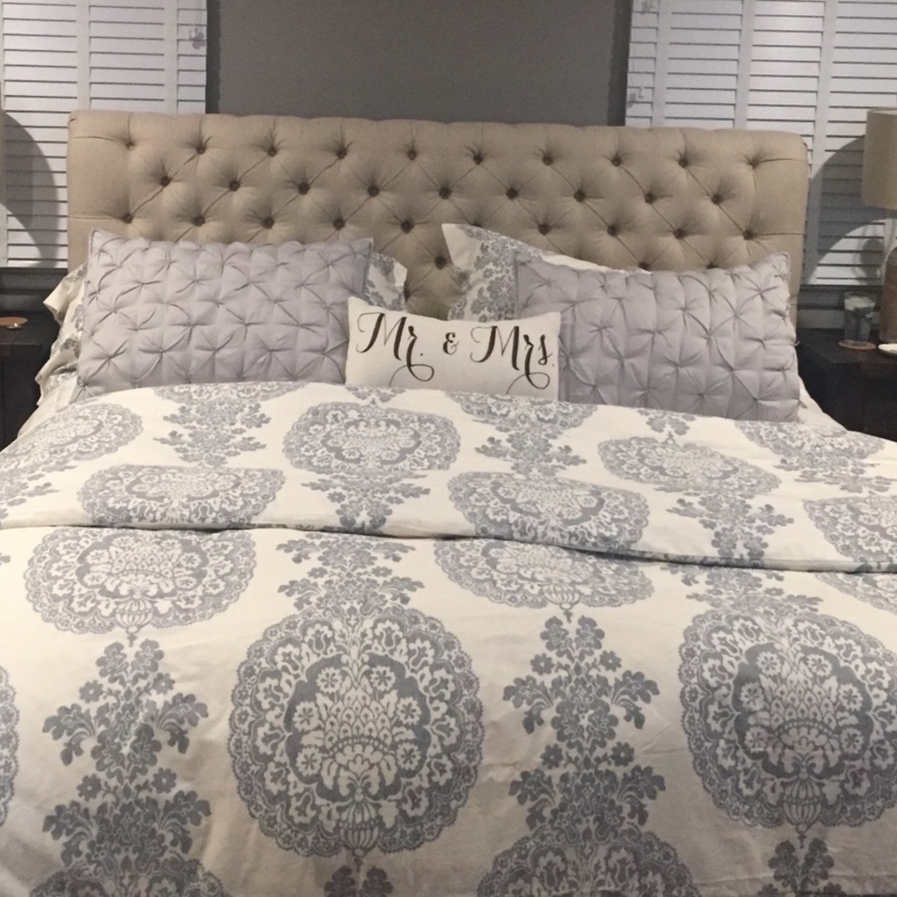 Pottery barn duvet cover and 4 shams